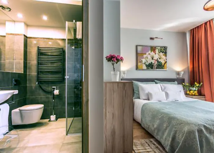 Efekt 72 アパートホテル 4*